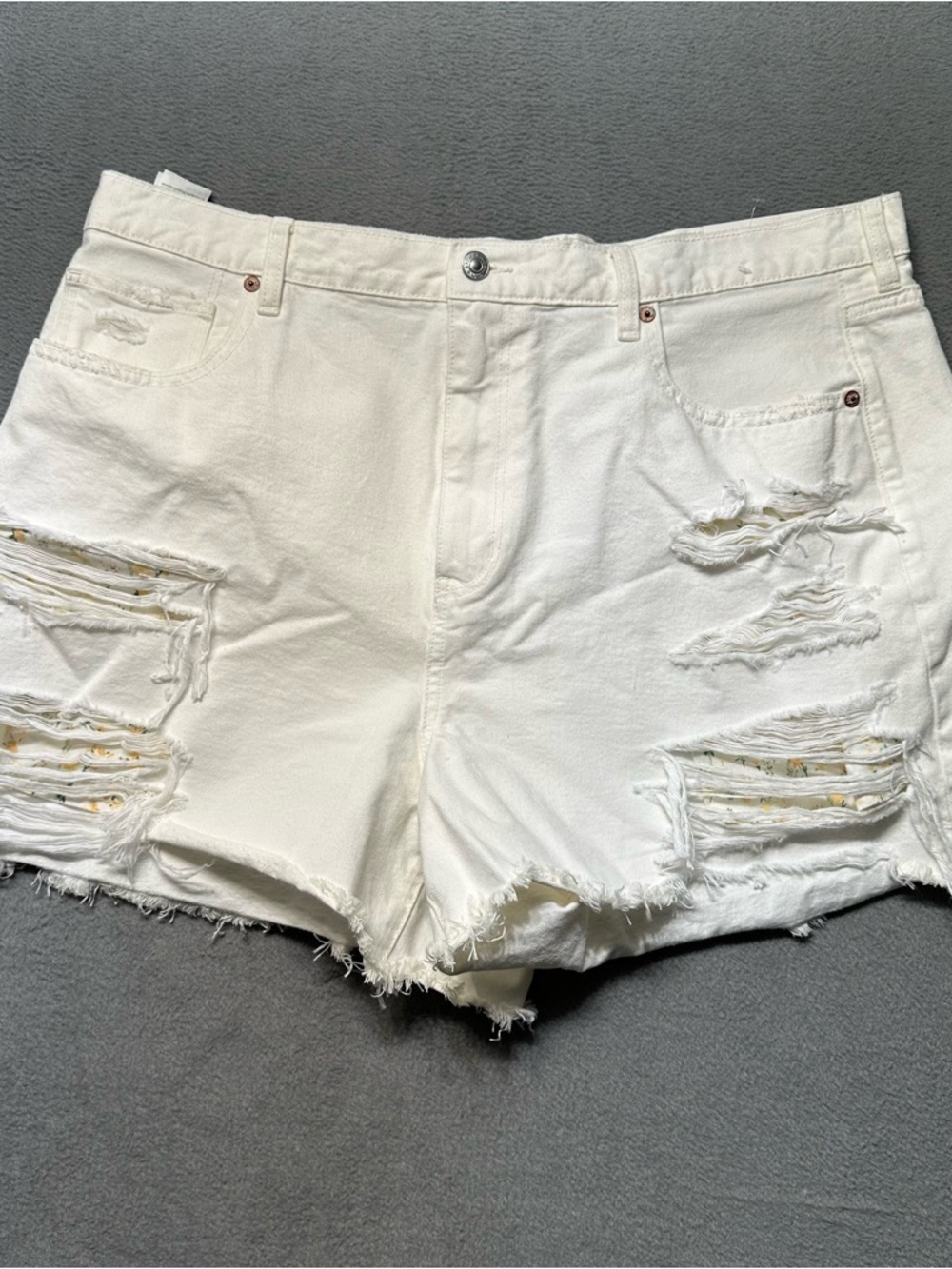 American Eagle Womens 20 Mom Shorts High Rise Distressed White Cutoff Floral NWT